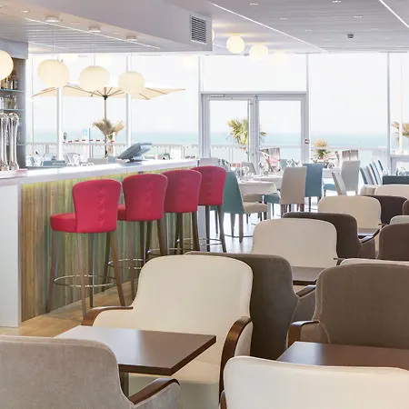 Отель Hotel De La Baie - Thalassotherapie Previthal