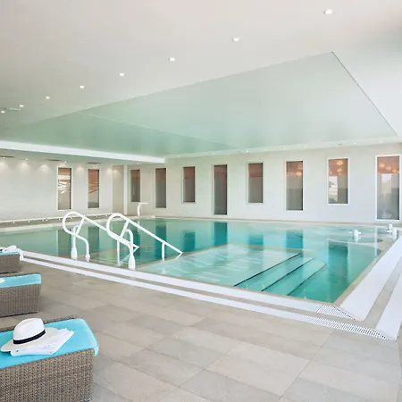 Отель Hotel De La Baie - Thalassotherapie Previthal Донвиль-ле-Бен