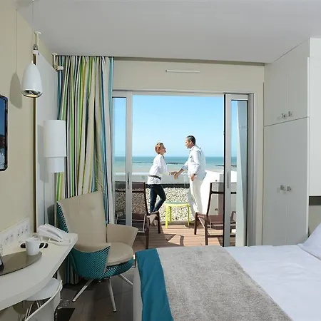 Отель Hotel De La Baie - Thalassotherapie Previthal